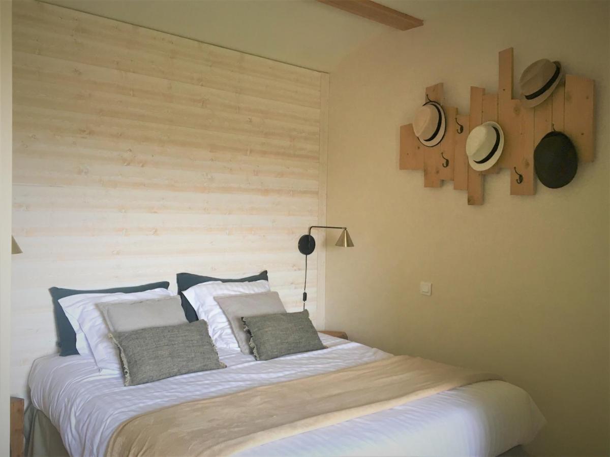 Le Logis De La Brumanderie - Saintes Fontcouverte  Habitación foto